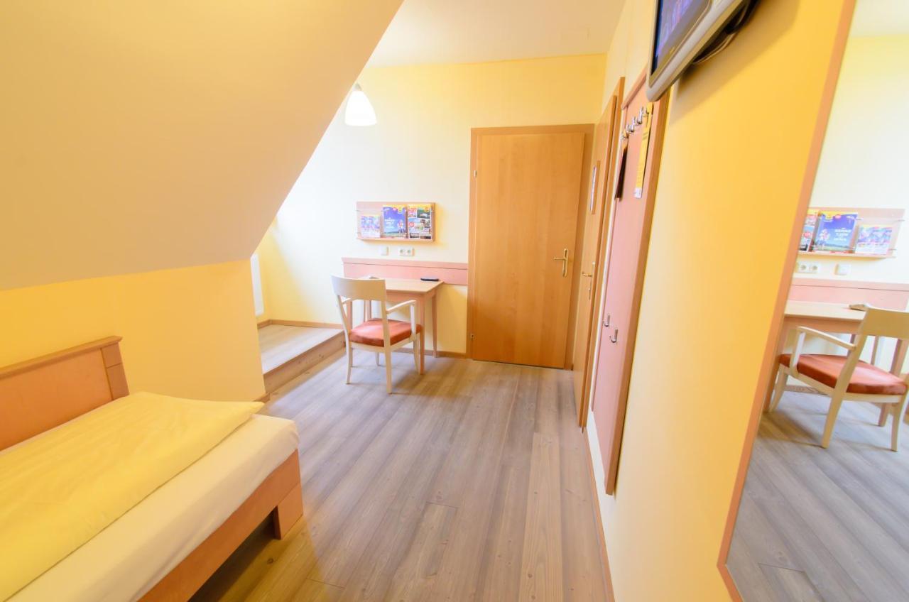 Jufa Hotel Schloss Roethelstein アドモント エクステリア 写真